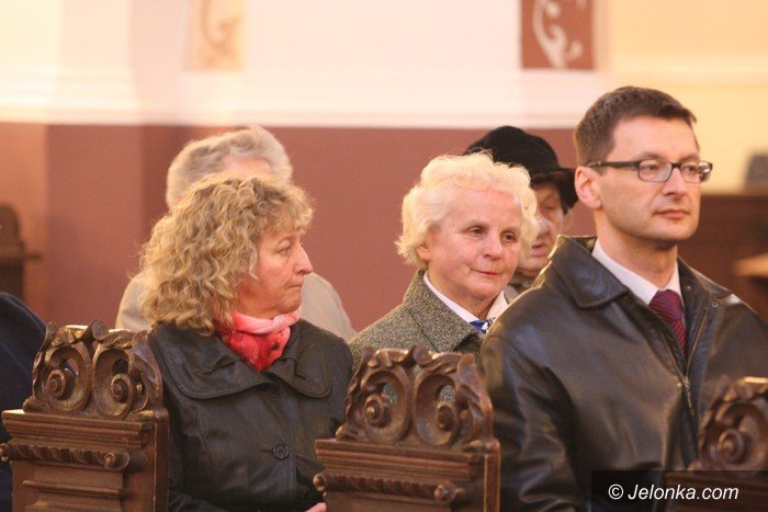 biskup-odprawi-msze-w-intencji-ofiar-smolenskich-foto-57332
