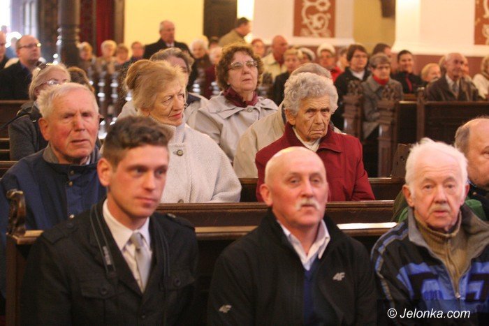 biskup-odprawi-msze-w-intencji-ofiar-smolenskich-foto-57332