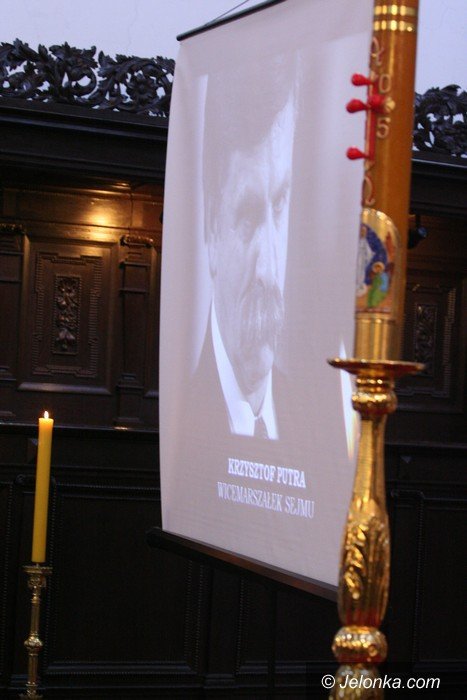 biskup-odprawi-msze-w-intencji-ofiar-smolenskich-foto-57332