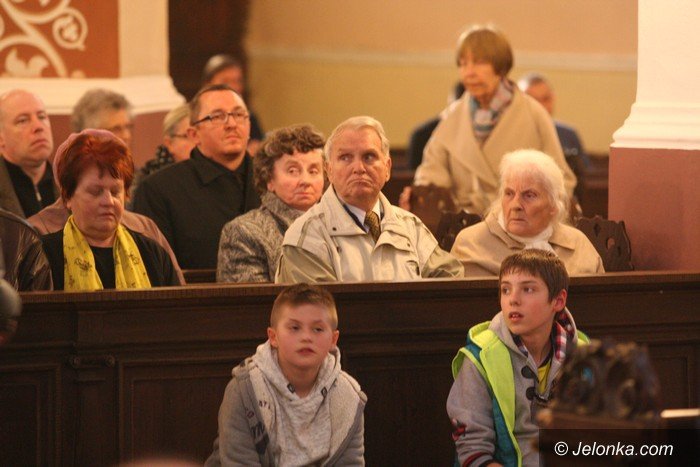 biskup-odprawi-msze-w-intencji-ofiar-smolenskich-foto-57332