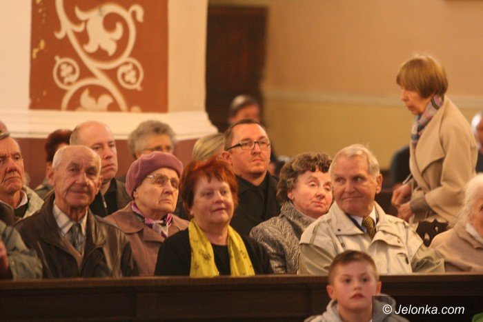 biskup-odprawi-msze-w-intencji-ofiar-smolenskich-foto-57332
