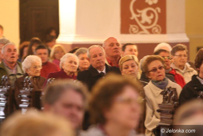 biskup-odprawi-msze-w-intencji-ofiar-smolenskich-foto-57332