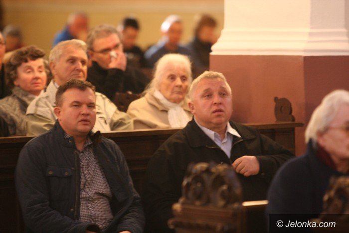 biskup-odprawi-msze-w-intencji-ofiar-smolenskich-foto-57332