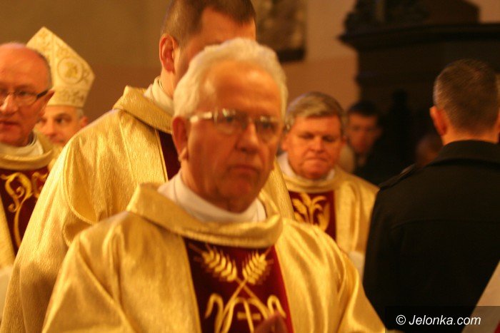 biskup-odprawi-msze-w-intencji-ofiar-smolenskich-foto-57332