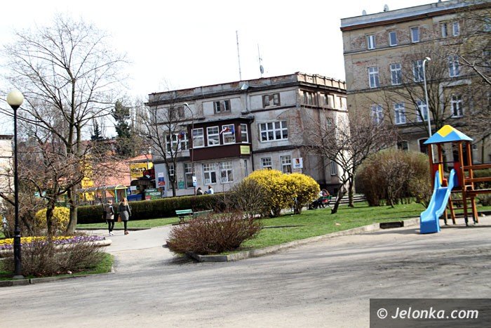 czytelnik-co-ze-skwerkiem-przy-ul-okrzei-foto-57399