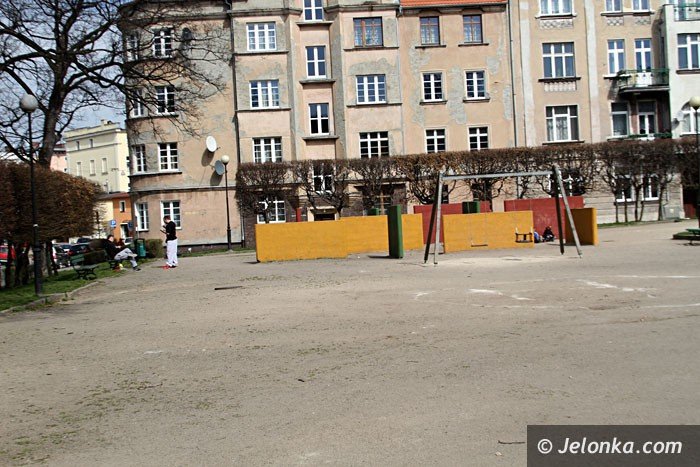 czytelnik-co-ze-skwerkiem-przy-ul-okrzei-foto-57399