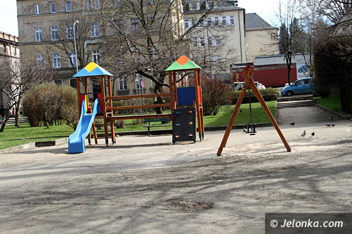 czytelnik-co-ze-skwerkiem-przy-ul-okrzei-foto-57399