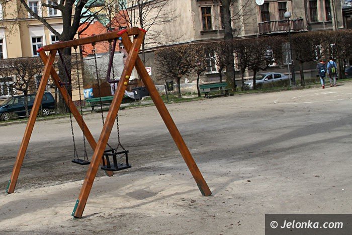 czytelnik-co-ze-skwerkiem-przy-ul-okrzei-foto-57399