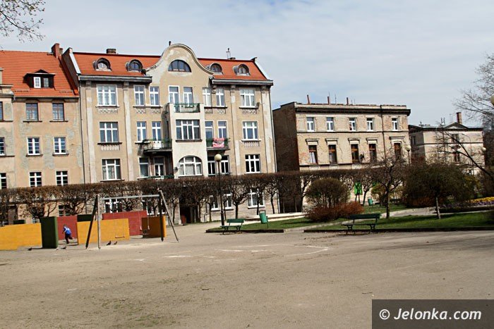 czytelnik-co-ze-skwerkiem-przy-ul-okrzei-foto-57399