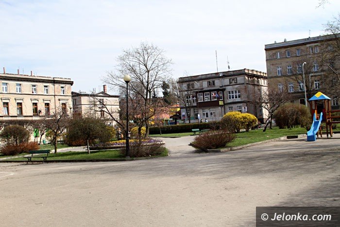 czytelnik-co-ze-skwerkiem-przy-ul-okrzei-foto-57399