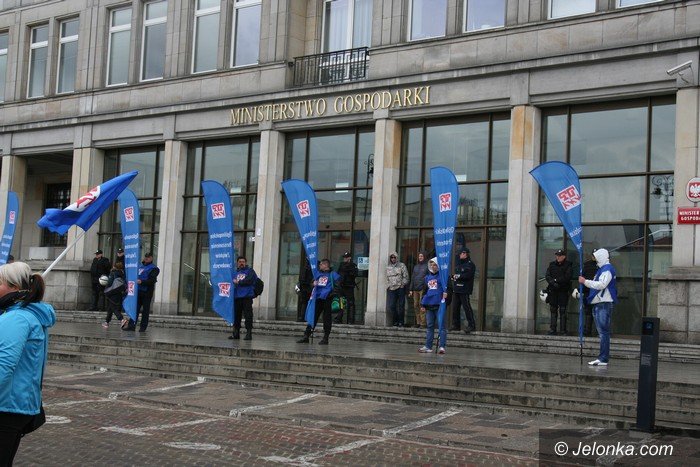 marsz-pod-siedzibe-rzadu-z-udziaem-jeleniogorzan-foto-57446