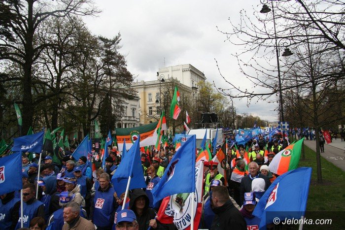 marsz-pod-siedzibe-rzadu-z-udziaem-jeleniogorzan-foto-57446