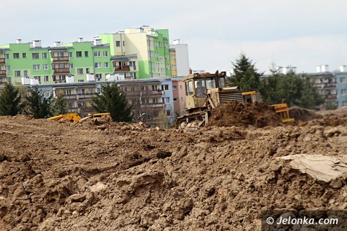 trwa-rownanie-gruntu-pod-nowy-urzad-skarbowy-foto-57451