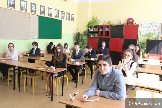 gimnazjalisci-pisza-testy-foto-57480