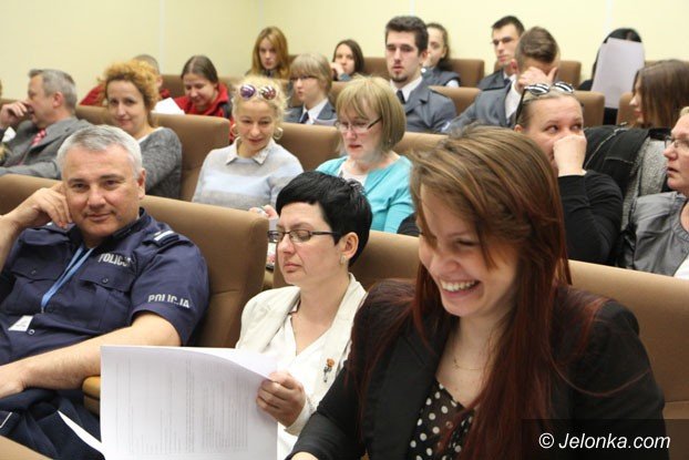 debatowali-jak-walczyc-z-przemoca-w-rodzinie-foto-57488