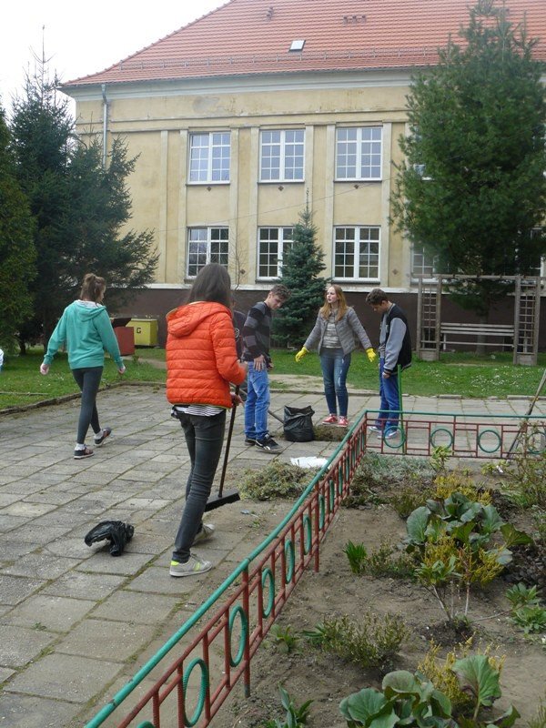 w-kowarach-uczniowie-dbaja-o-srodowisko-foto-57508