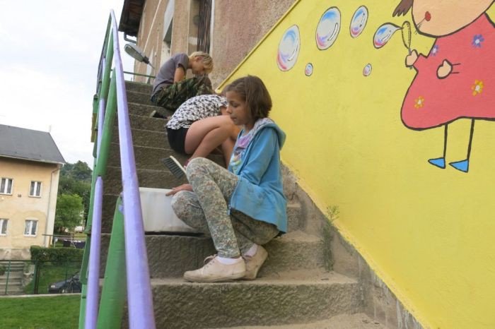 nowe-urzadzenia-na-placu-zabaw-w-janowicach-wielkich-foto-57535