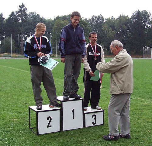 Zwycięzcy na podium.