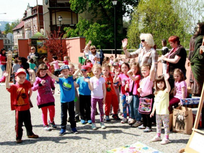 kwiecisty-maj-jeleniogorskich-przedszkolakow-foto-57786