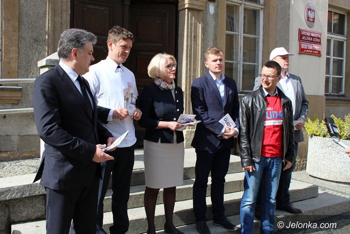 pis-agituje-i-odnosi-sie-do-skandalu-foto-57796
