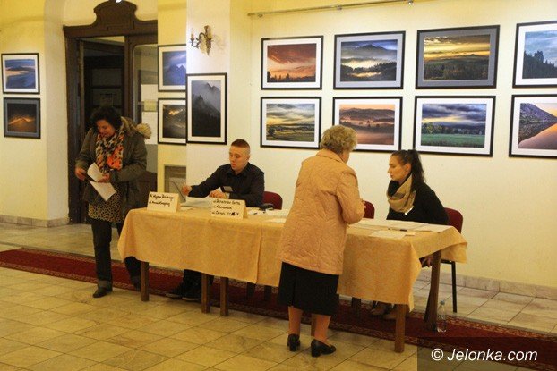 coraz-wiecej-jeleniogorzan-gosuje-foto-57832