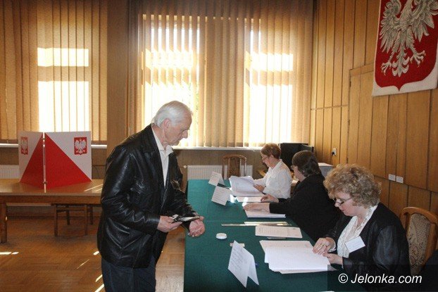 coraz-wiecej-jeleniogorzan-gosuje-foto-57832