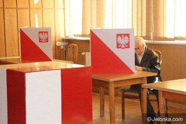 coraz-wiecej-jeleniogorzan-gosuje-foto-57832