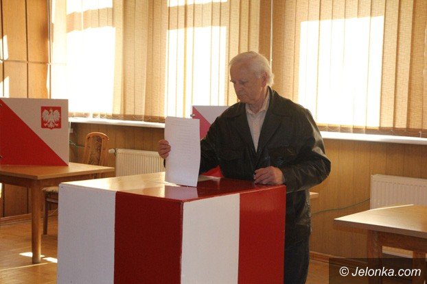 coraz-wiecej-jeleniogorzan-gosuje-foto-57832