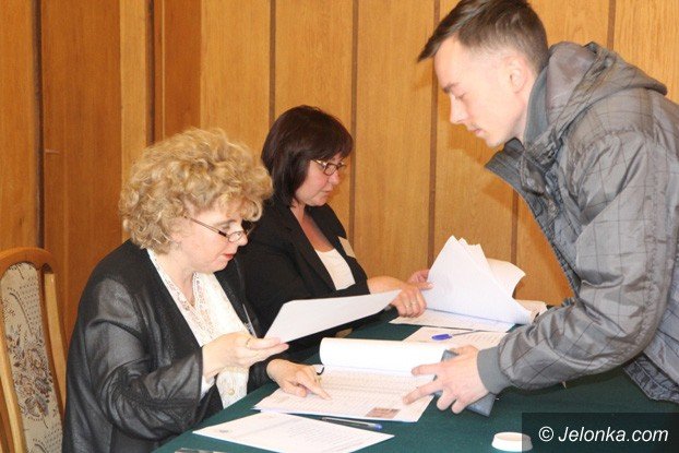 coraz-wiecej-jeleniogorzan-gosuje-foto-57832