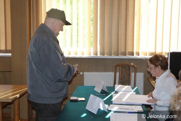 coraz-wiecej-jeleniogorzan-gosuje-foto-57832