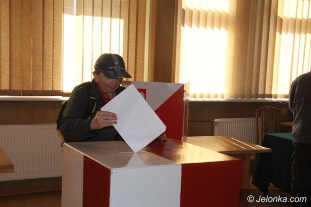 coraz-wiecej-jeleniogorzan-gosuje-foto-57832