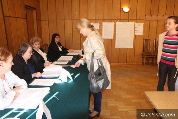 coraz-wiecej-jeleniogorzan-gosuje-foto-57832