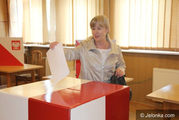 coraz-wiecej-jeleniogorzan-gosuje-foto-57832