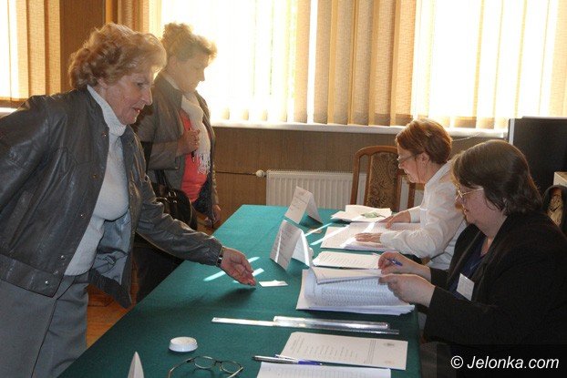 coraz-wiecej-jeleniogorzan-gosuje-foto-57832