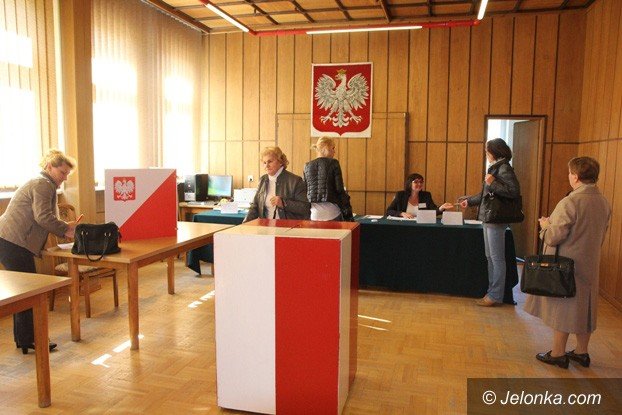 coraz-wiecej-jeleniogorzan-gosuje-foto-57832
