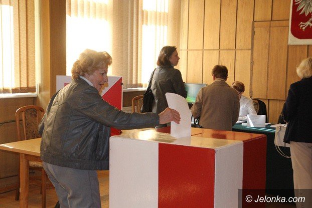 coraz-wiecej-jeleniogorzan-gosuje-foto-57832