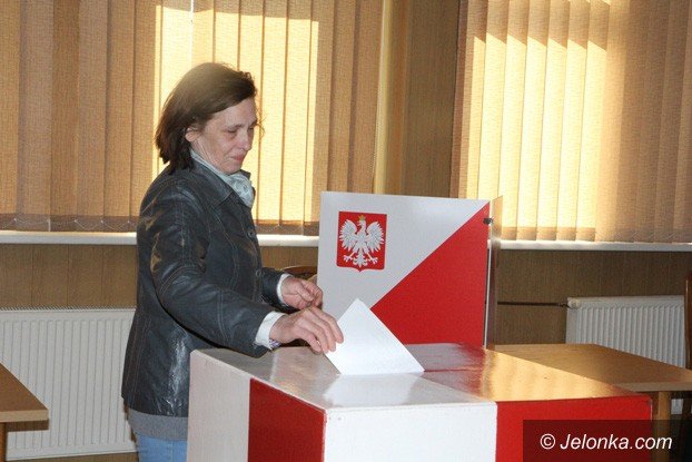 coraz-wiecej-jeleniogorzan-gosuje-foto-57832