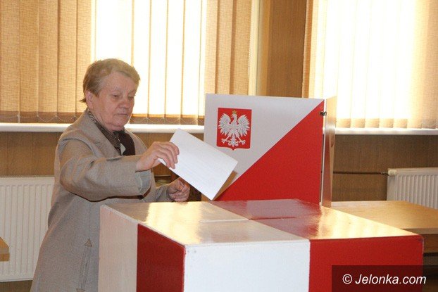 coraz-wiecej-jeleniogorzan-gosuje-foto-57832