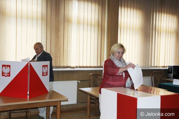 coraz-wiecej-jeleniogorzan-gosuje-foto-57832