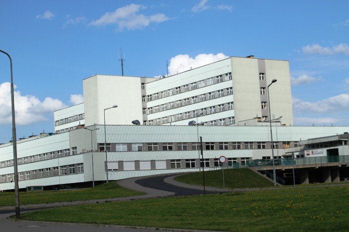 przychodzi-facet-do-jeleniogorskiego-szpitala-57909