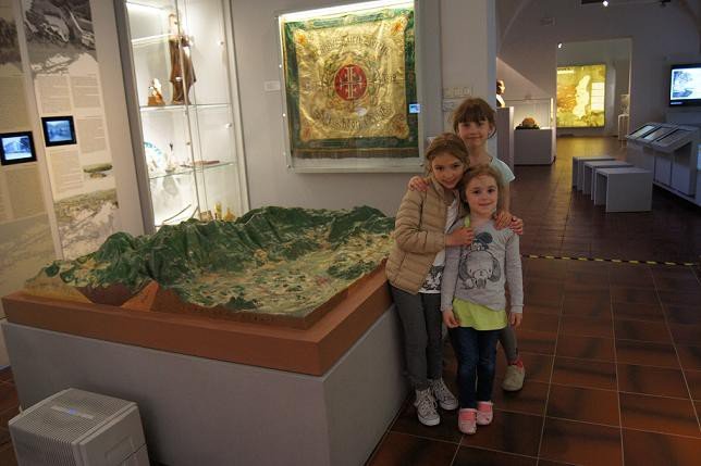 7-noc-muzeow-w-muzeum-karkonoskim-moc-atrakcji-i-tumy-zwiedzajacych-foto-video-57954