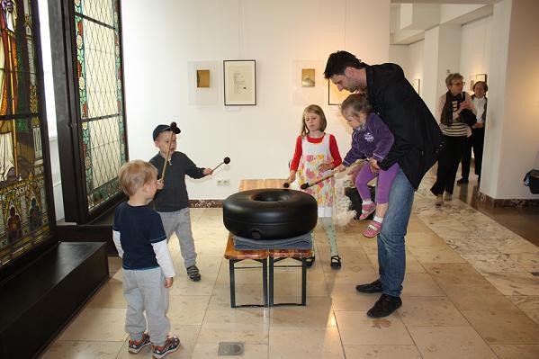 7-noc-muzeow-w-muzeum-karkonoskim-moc-atrakcji-i-tumy-zwiedzajacych-foto-video-57954