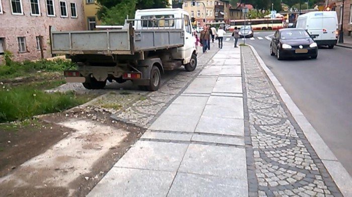 kto-zapaci-za-zniszczenie-chodnika-foto-58086
