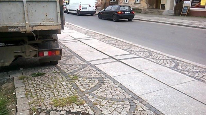 kto-zapaci-za-zniszczenie-chodnika-foto-58086