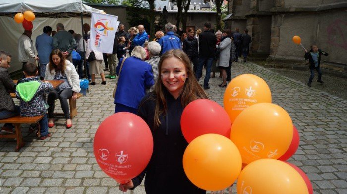 jelenia-gore-odwiedzi-2-tysiace-modych-ludzi-foto-58091