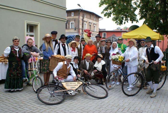 weselili-sie-na-ludowo-w-sobieszowie-foto-58116
