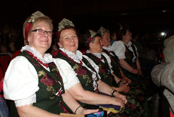 weselili-sie-na-ludowo-w-sobieszowie-foto-58116