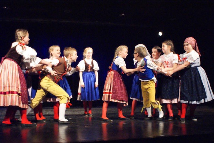weselili-sie-na-ludowo-w-sobieszowie-foto-58116