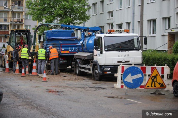 pilnie-wreszcie-wymienia-dziurawy-wodociag-foto-58174