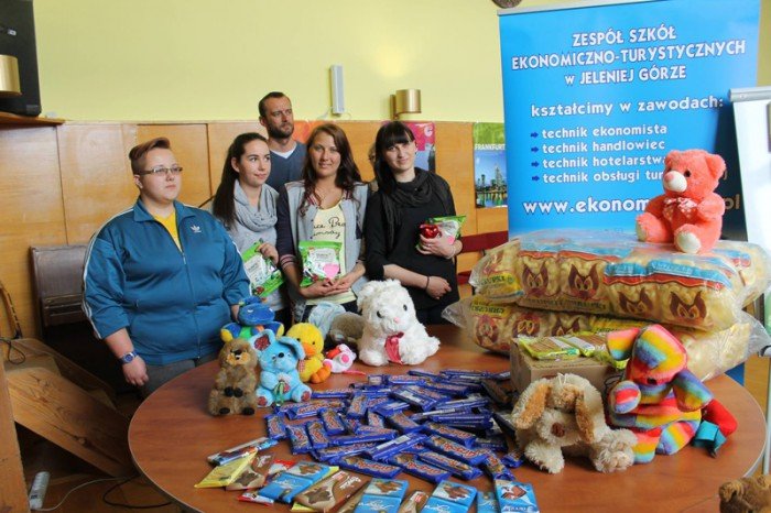 prezenty-dla-chorych-dzieci-od-uczniow-ekonoma-foto-video-58251